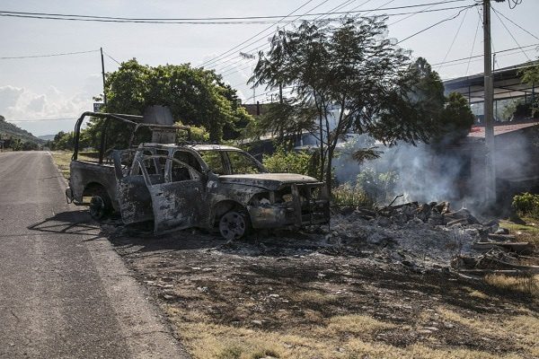 Habitantes de Aguililla denuncian haber estado incomunicados tres días