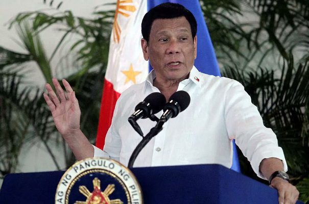 Presidente de Filipinas amaga con arrestar a quienes rechacen vacunarse