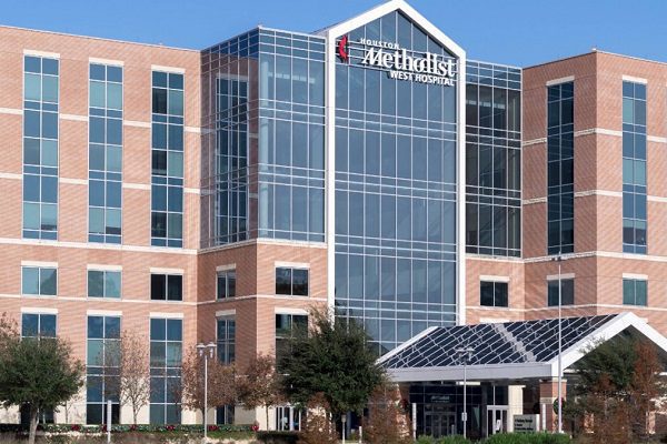 Cesan a 150 empleados de un hospital en Texas por no vacunarse