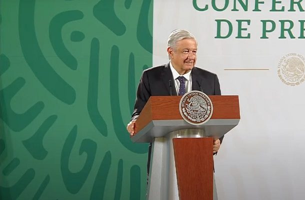 AMLO critica a la sociedad materialista. Dice que el dinero no da felicidad