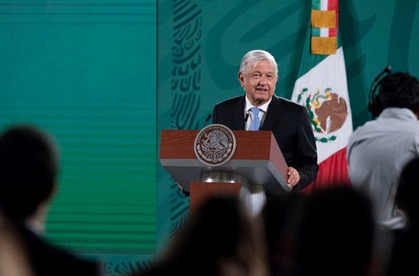 AMLO señala que L12 estará operando a "más tardar en un año"