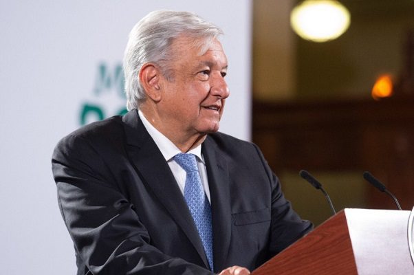 Clase media mal informada alentó nazismo y golpe Estado en Chile, asegura AMLO