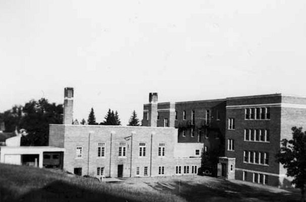 Hallan más de 750 tumbas en internado de reclusión indígena, en Canadá