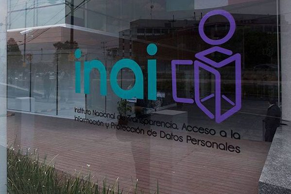 Renuncia funcionario del INAI captado en #VIDEO golpeando a dos mujeres