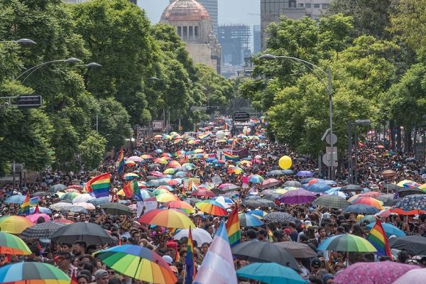 Así se vive la marcha del orgullo LGBTTTI+ en CDMX