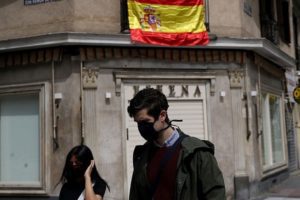 Viaje de estudiantes deja brote de 400 contagios, en España