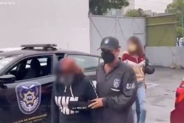 Caen dos mujeres por vender droga afuera del Senado