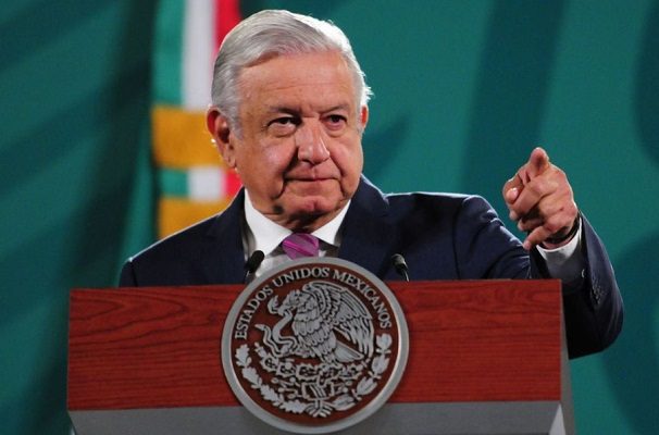 AMLO tacha de racista comercial sobre voladores de Papantla