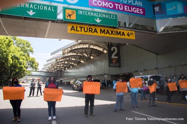 Padres de niños con cáncer alistan nueva manifestación en AICM