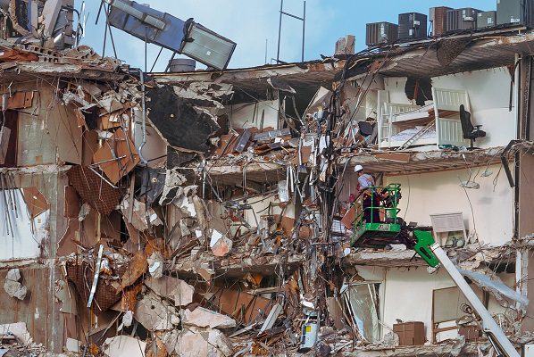 Identifican a la víctima número 12 del colapso en Miami