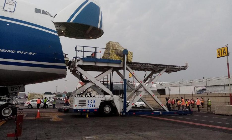 México recibe 300 mil dosis de vacuna Sputnik V