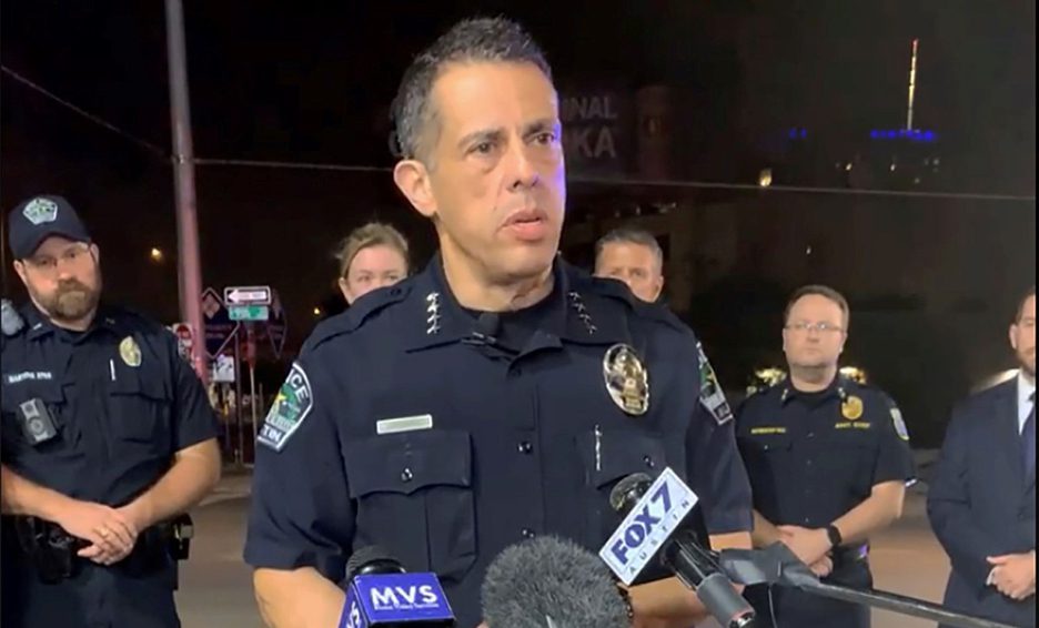 Tiroteo en Texas deja 12 heridos, autor logró escapar