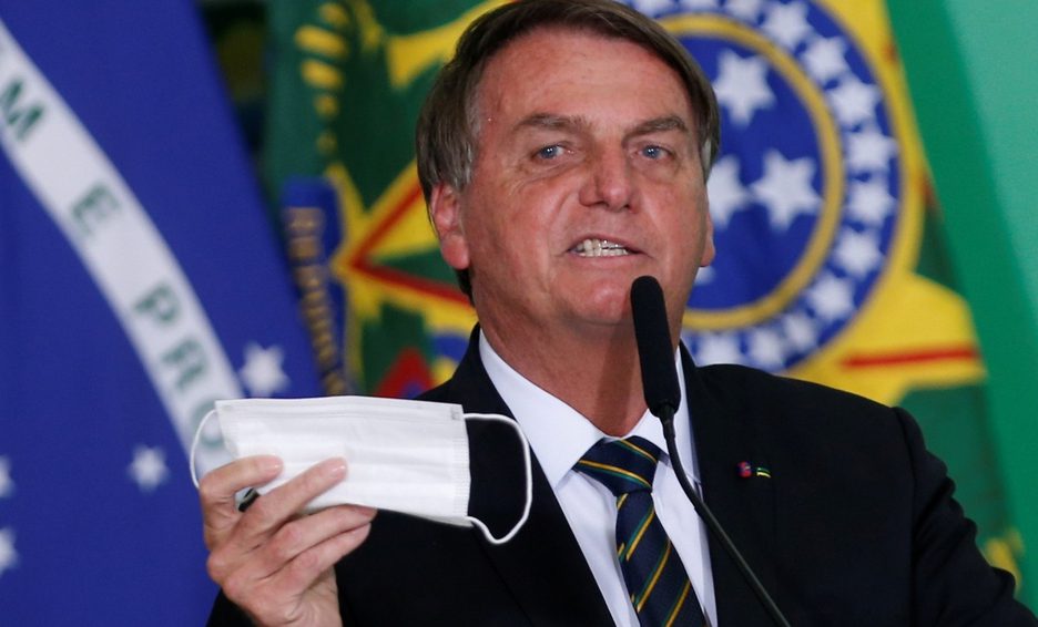 Usar cubrebocas dentro del auto puede causar accidentes de tránsito: Jair Bolsonaro