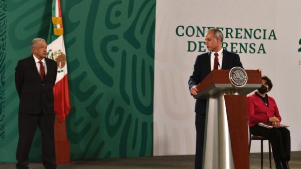AMLO: López-Gatell se convirtió en nuestro maestro; resistió provocaciones y salió adelante