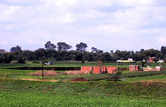 Socavón “devora” la casa de la familia Sánchez Xalamihua