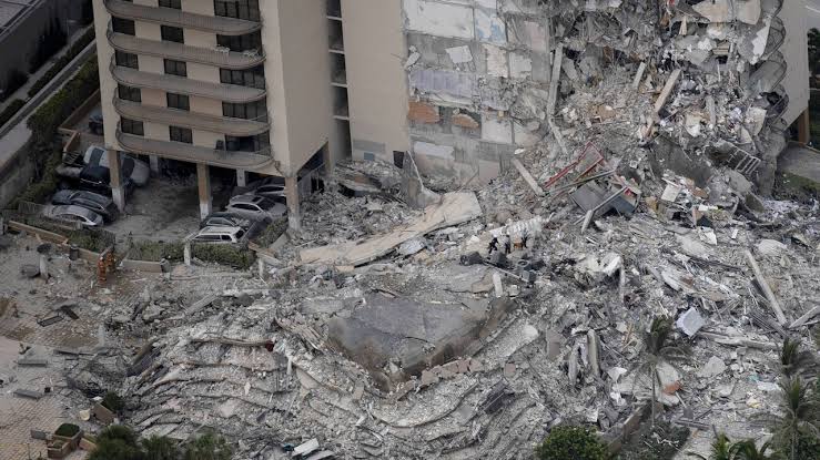 Confirman 102 personas localizadas tras desplome de edificio en Florida