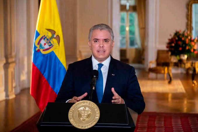 Atacan helicóptero donde viajaba el presidente Iván Duque