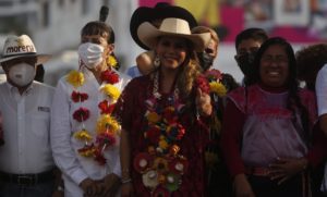 Evelyn Salgado y su padre festejan en Acapulco virtual victoria en elección