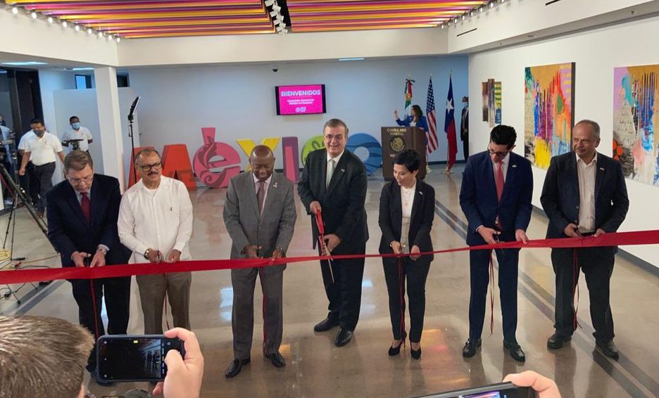 Marcelo Ebrard inaugura nueva sede del consulado de México en Houston