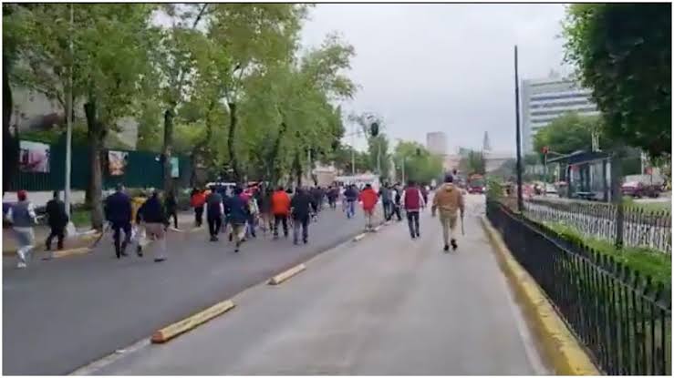 Se registra trifulca a las afueras de la sede del PRI en la CDMX