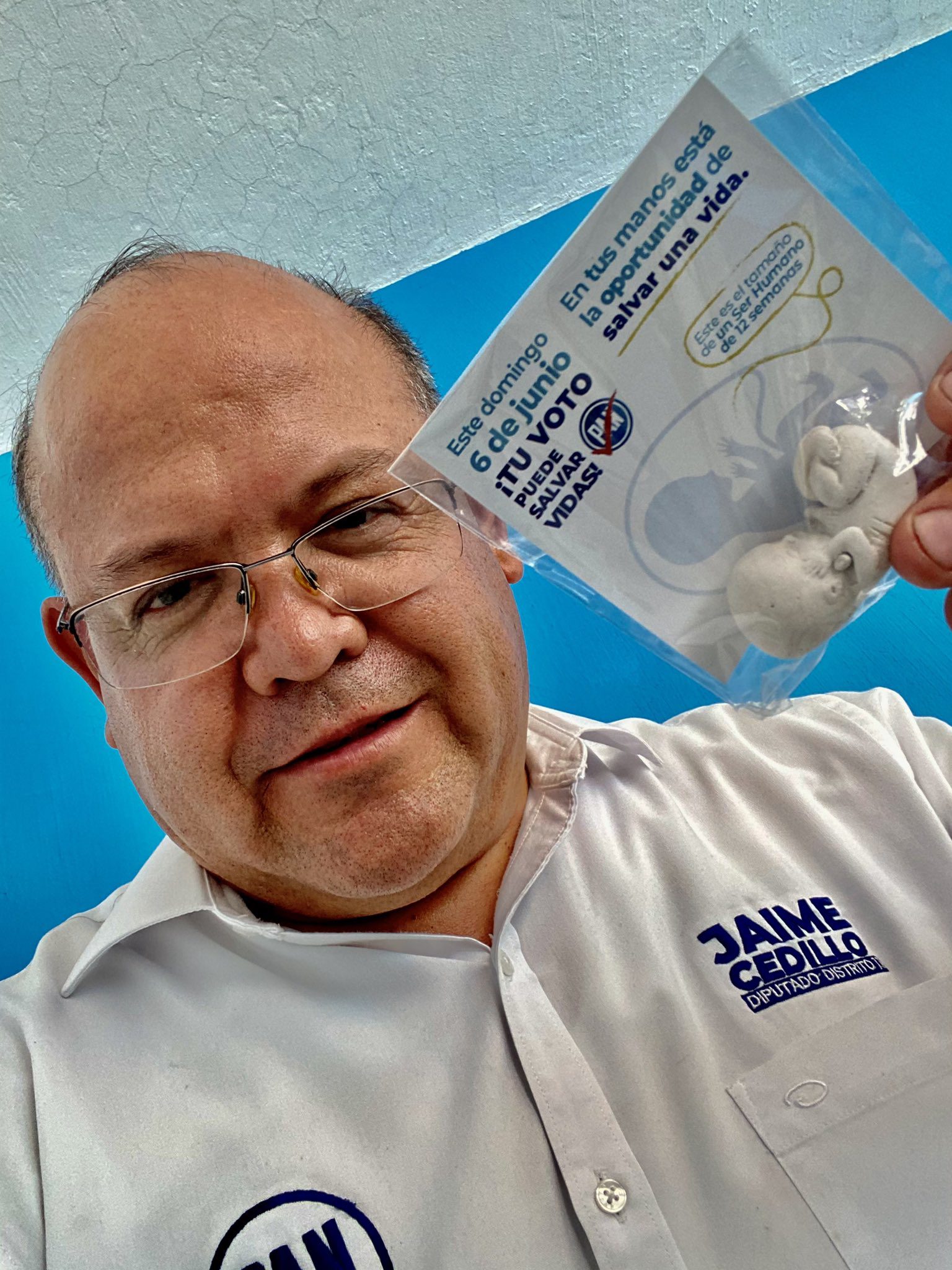 Candidato del PAN al Congreso de Jalisco reparte figuras de fetos para oponerse al aborto