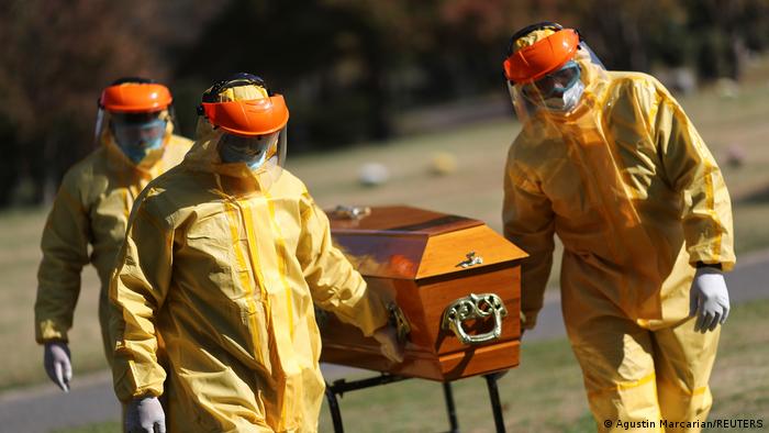 Ante casi 84 mil muertos por covid-19, Argentina endurece restricciones