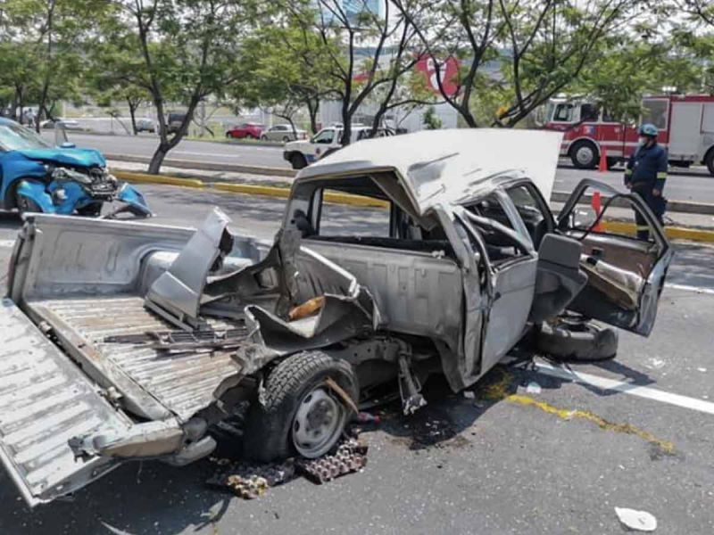 Fuerte choque deja cinco lesionados en Querétaro