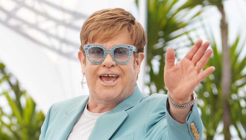 Anuncia Elton John las últimas fechas de su gira de despedida para 2022