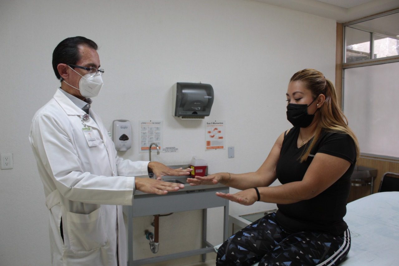 Médicos del IMSS logran que paciente víctima de bala recupere 90% de movilidad en brazo