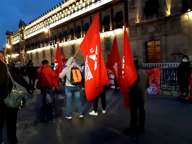 Comerciantes ambulantes protestan en Palacio Nacional