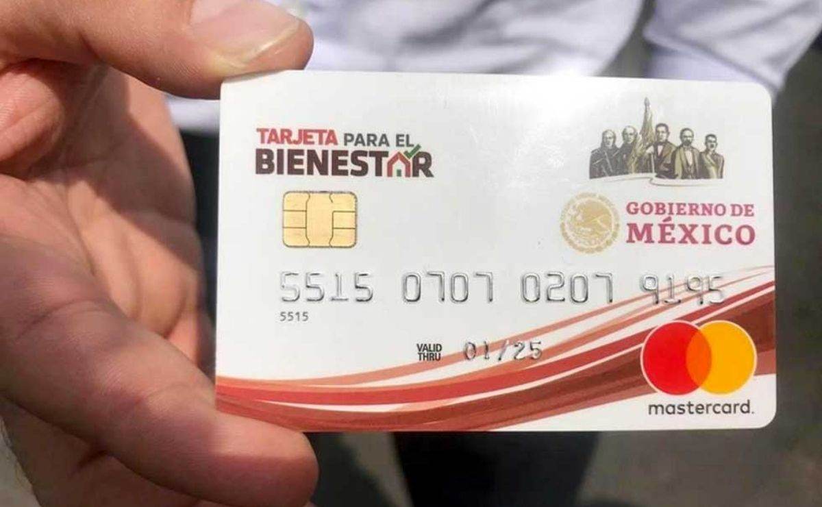 Largas filas de adultos mayores para obtener Tarjeta Bienestar