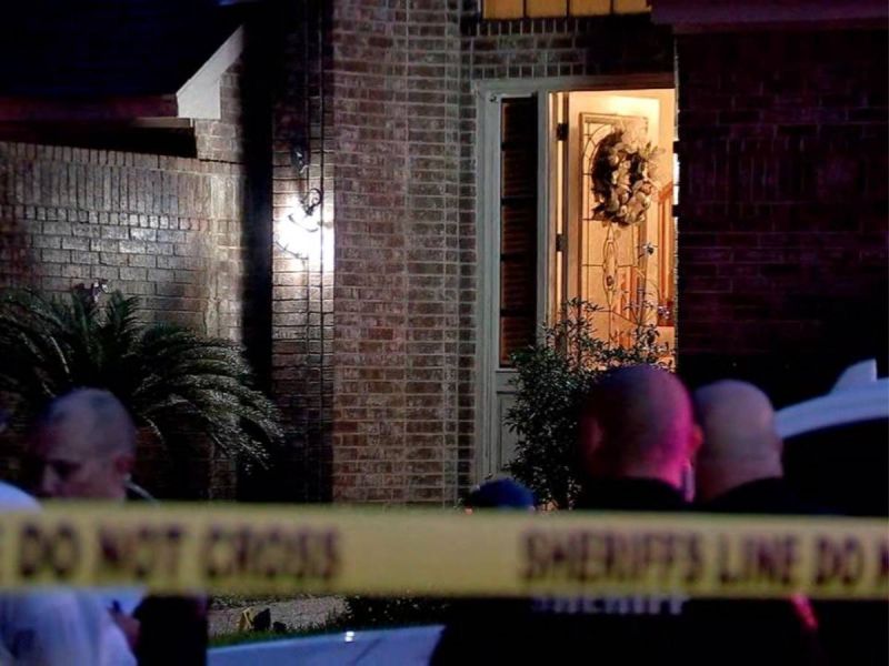 Padre balea a hombre que se masturbaba frente a ventana de su hija #VIDEO