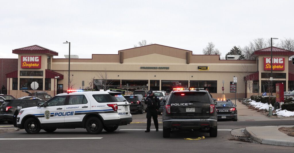 Por disputa sobre cubrebocas hombre mata a cajera en Estados Unidos