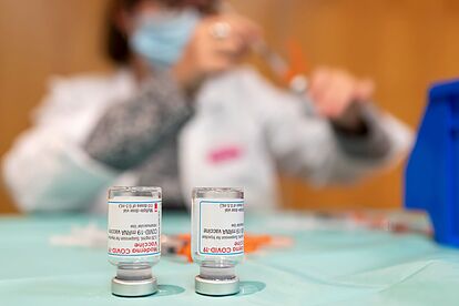 Argentina intentará combinar dosis de vacuna para combatir COVID