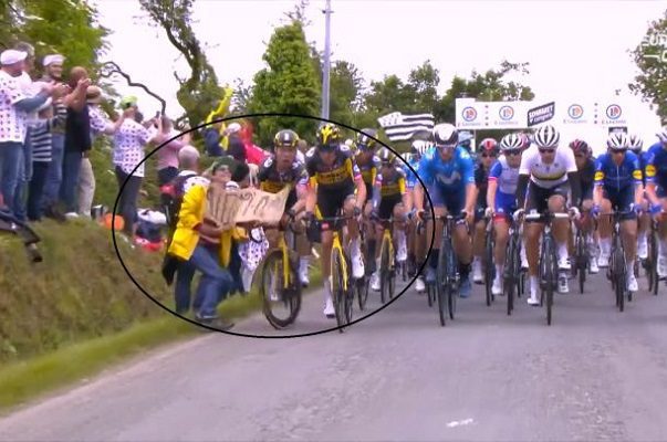 Quitan denuncia a mujer que provocó caída múltiple en el Tour de Francia