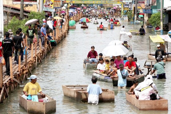 Filipinas realiza desalojo masivo por riesgo de erupción de volcán