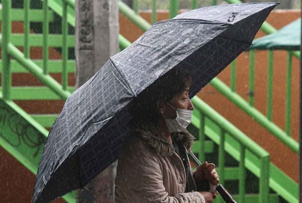 Llueve en ocho alcaldías de CDMX y el Metro tiene avance lento