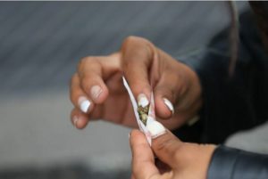 La Iglesia católica asegura que legalizar la mariguana “hará esclavos a consumidores”