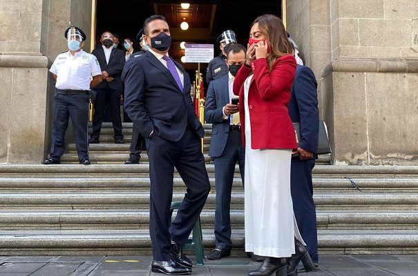 Silvano Aureoles llega a la SCJN con presuntas pruebas contra Morena