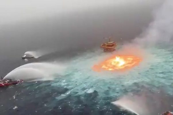 AMLO asegura que se repararán causados por incendio en ducto de Pemex