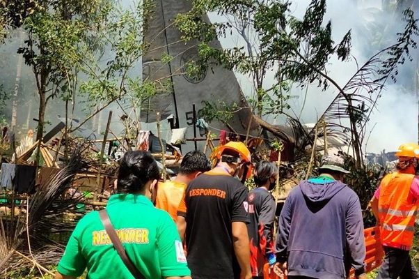 Asciende a 50 la cifra de muertos por accidente de avión en Filipinas