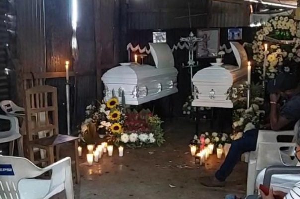 Sepultan a dos menores que murieron en fuego cruzado en Veracruz