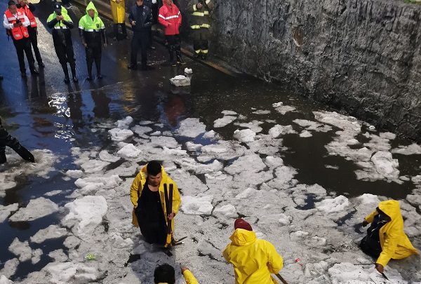 Intensa lluvia en Edomex dejó un hospital evacuado y un muerto