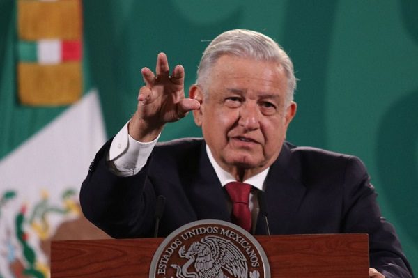 AMLO está por terminar primer borrador de libro sobre su gobierno