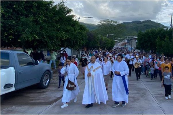 "No se hagan daño", pide AMLO a habitantes de Aguililla