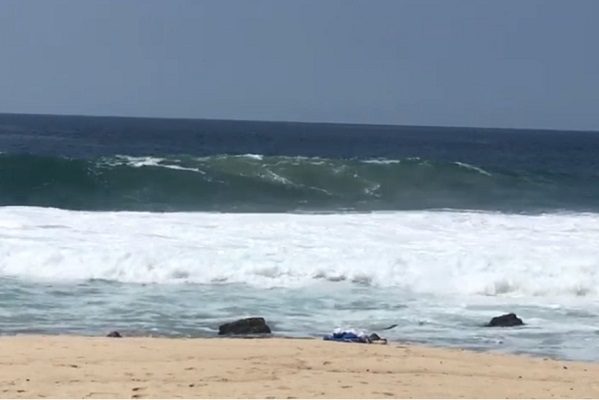 Cuatro turistas son arrastrados por olas en playa de Oaxaca