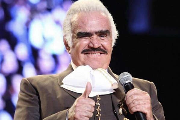 Hospitalizan a Vicente Fernández por posible infección en las vías urinarias