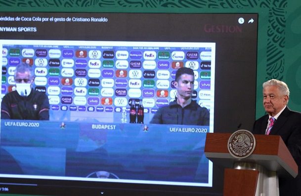AMLO reconoce a Cristiano Ronaldo por retirar refrescos en la Euro 2020