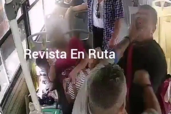 Chofer de transporte público de Guadalajara se pelea con pasajero #VIDEO
