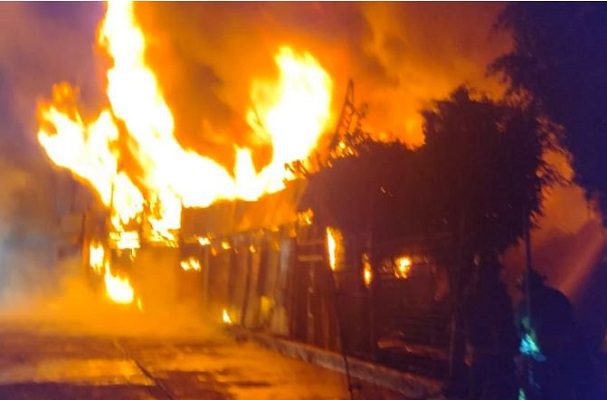 Sofocan incendio en local de llantas y autopartes en la GAM #VIDEOS